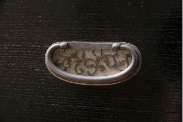 中古　引き戸リメイク　月とうさぎの丸窓が風情漂う加茂総桐箪笥(総桐たんす、衣装箪笥、戸棚、和タンス(R-045409)