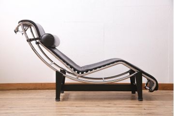 中古　Cassina(カッシーナ)　Le Corbusier(ル・コルビュジエ)　LC4　シェーズロング(寝椅子、タグ付き)(定価約82万)(R-045410)