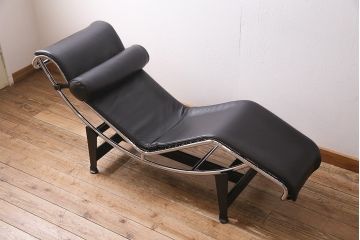 中古　Cassina(カッシーナ)　Le Corbusier(ル・コルビュジエ)　LC4　シェーズロング(寝椅子、タグ付き)(定価約82万)(R-045410)