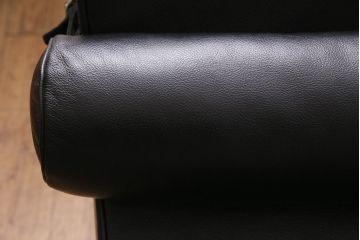 中古　Cassina(カッシーナ)　Le Corbusier(ル・コルビュジエ)　LC4　シェーズロング(寝椅子、タグ付き)(定価約82万)(R-045410)