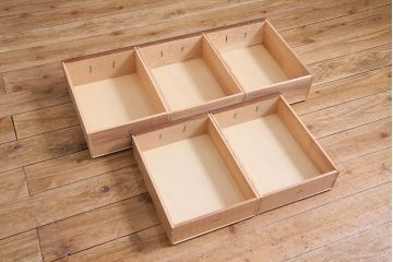ラフジュ工房オリジナル　古建具リメイク　引き出し付き　色ガラス・レトロガラスが魅力のサイドボード(ガラス戸棚、収納棚、キャビネット)(R-045418)