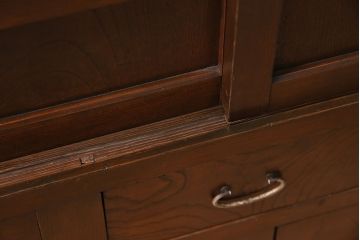 アンティーク家具　昭和初期　前面ケヤキ・ヒノキ材　組子格子が美しい水屋箪笥(収納棚、食器棚)(R-045420)