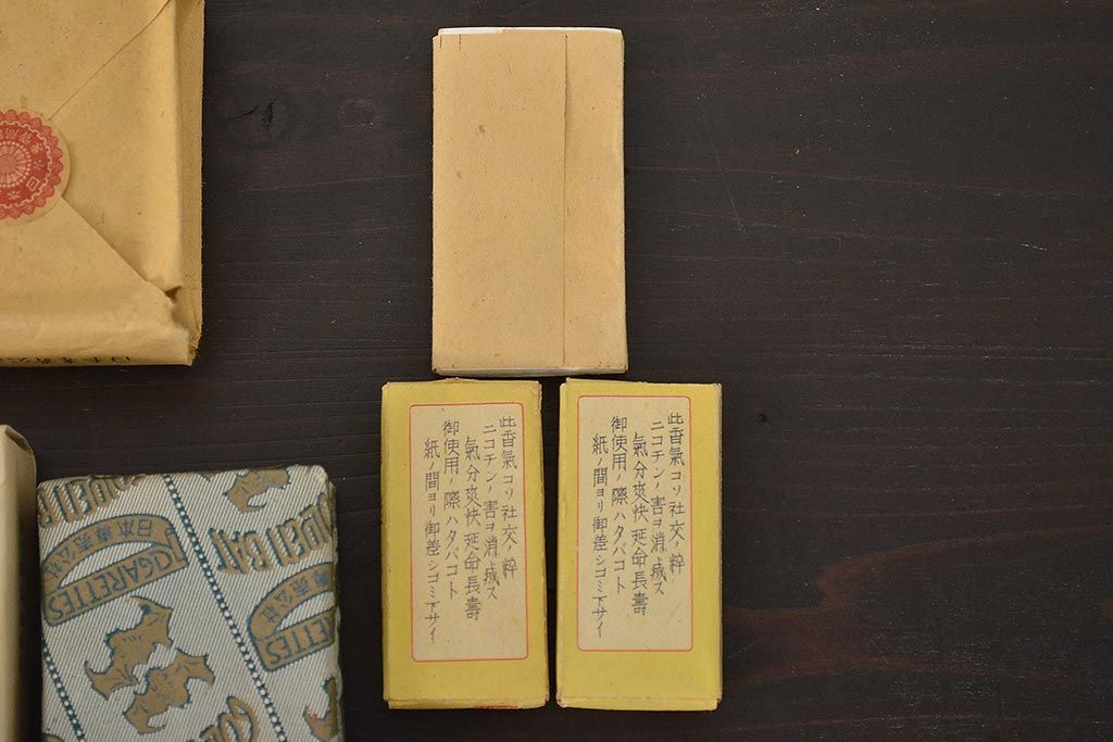 古い　たばこなど色々(ききょう、はぎ、山吹、タバコ、松葉、灰皿、三越マッチ、煙草)(R-045468)