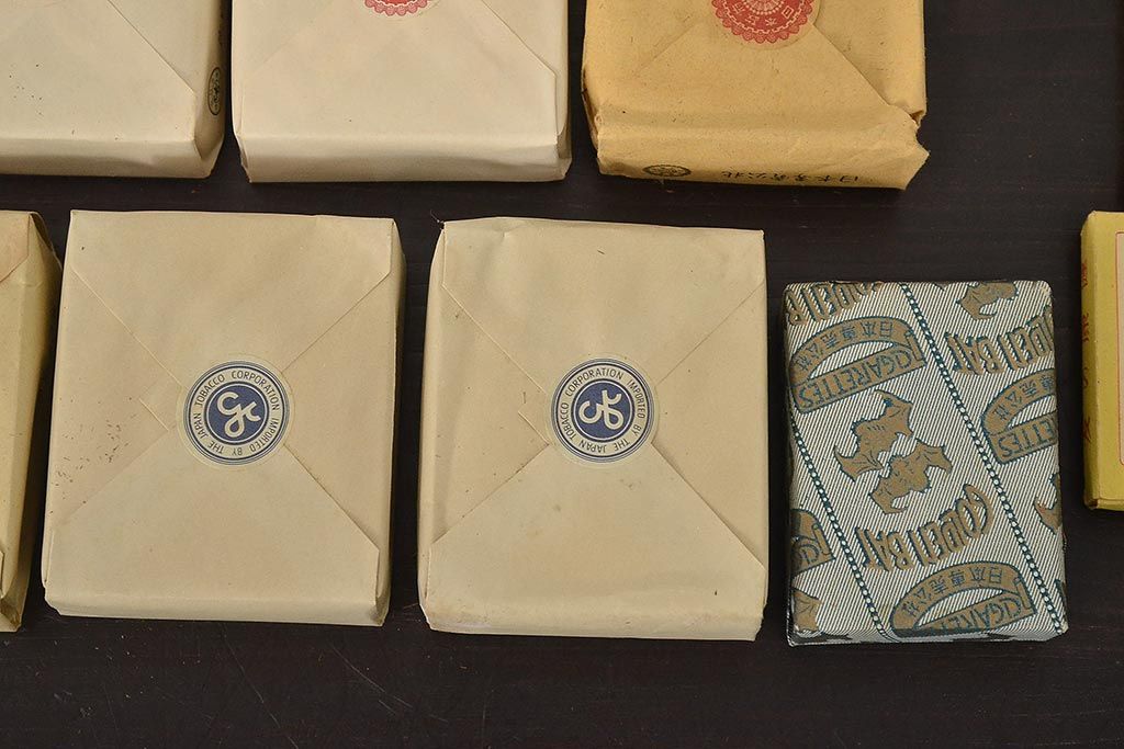 古い　たばこなど色々(ききょう、はぎ、山吹、タバコ、松葉、灰皿、三越マッチ、煙草)(R-045468)