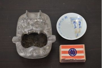 古い　たばこなど色々(ききょう、はぎ、山吹、タバコ、松葉、灰皿、三越マッチ、煙草)(R-045468)