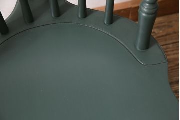 ヴィンテージ家具　当店ペイント　シックなカラーが落ち着きのある空間を演出するダイニングチェア(ウィンザーチェア、椅子、アームレスチェア、ビンテージ、ウインザーチェア)(R-045475)