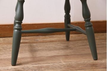 ヴィンテージ家具　当店ペイント　シックなカラーが落ち着きのある空間を演出するダイニングチェア(ウィンザーチェア、椅子、アームレスチェア、ビンテージ、ウインザーチェア)(R-045475)