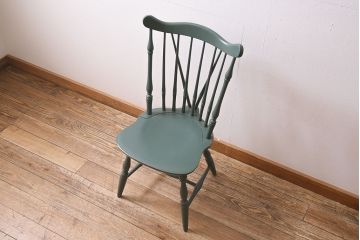 ヴィンテージ家具　当店ペイント　シックなカラーが落ち着きのある空間を演出するダイニングチェア(ウィンザーチェア、椅子、アームレスチェア、ビンテージ、ウインザーチェア)(R-045476)