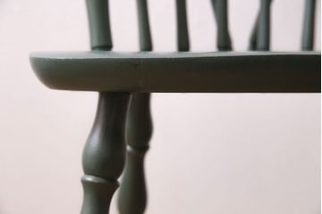 ヴィンテージ家具　当店ペイント　シックなカラーが落ち着きのある空間を演出するダイニングチェア(ウィンザーチェア、椅子、アームレスチェア、ビンテージ、ウインザーチェア)(R-045476)