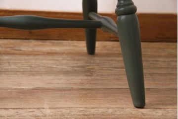 ヴィンテージ家具　当店ペイント　シックなカラーが落ち着きのある空間を演出するダイニングチェア(ウィンザーチェア、椅子、アームレスチェア、ビンテージ、ウインザーチェア)(R-045476)