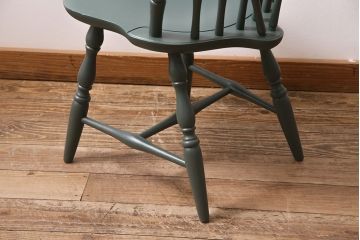ヴィンテージ家具　当店ペイント　シックなカラーが落ち着きのある空間を演出するダイニングチェア(ウィンザーチェア、椅子、アームレスチェア、ビンテージ、ウインザーチェア)(R-045476)