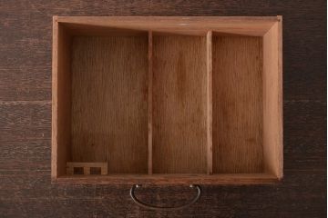 アンティーク家具　昭和レトロ　仕切り付き　シンプルなデザインの小引き出し(小物収納、小物入れ)(R-045477)