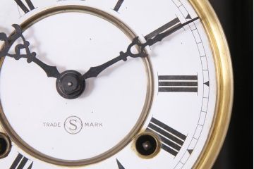 アンティーク時計　大正昭和初期　SEIKOSHA(精工舎、セイコー)　ゼンマイ式　スリゲル型　琺瑯文字盤　凝った意匠が目を引く掛け時計(古時計、柱時計、座敷時計)(R-045482)