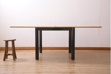 中古　国産　天板拡張式　すっきりとしたデザインのダイニングテーブル(4人掛け、6人掛け、作業台)(R-045497)