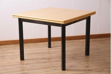 中古　国産　天板拡張式　すっきりとしたデザインのダイニングテーブル(4人掛け、6人掛け、作業台)(R-045497)