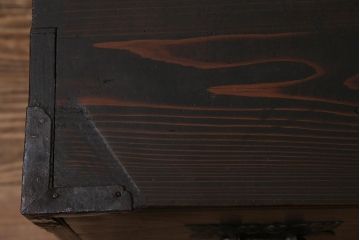 アンティーク家具　伝統民芸家具　岩谷堂箪笥　江戸期　前面栗材　古い質感と金具が風格を漂わせる時代物の岩谷堂箪笥(引き出し、衣装タンス、チェスト、ローボード)(R-045498)
