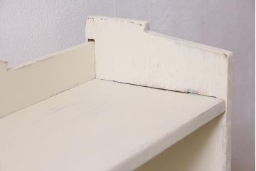 レトロ家具　昭和中期　バニラ色のペイントがお洒落な本棚(ブックシェルフ、収納棚)(R-045500)