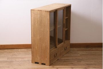 アンティーク家具　大正昭和初期　ストリップド(剥離)　桐材の柔らかな木肌が楽しめるガラス戸棚(収納棚、食器棚、キャビネット)(R-045503)