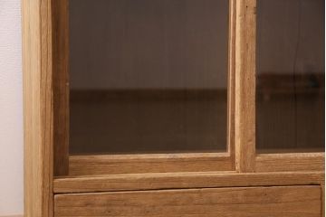 アンティーク家具　大正昭和初期　ストリップド(剥離)　桐材の柔らかな木肌が楽しめるガラス戸棚(収納棚、食器棚、キャビネット)(R-045503)