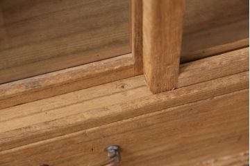 アンティーク家具　大正昭和初期　ストリップド(剥離)　桐材の柔らかな木肌が楽しめるガラス戸棚(収納棚、食器棚、キャビネット)(R-045503)