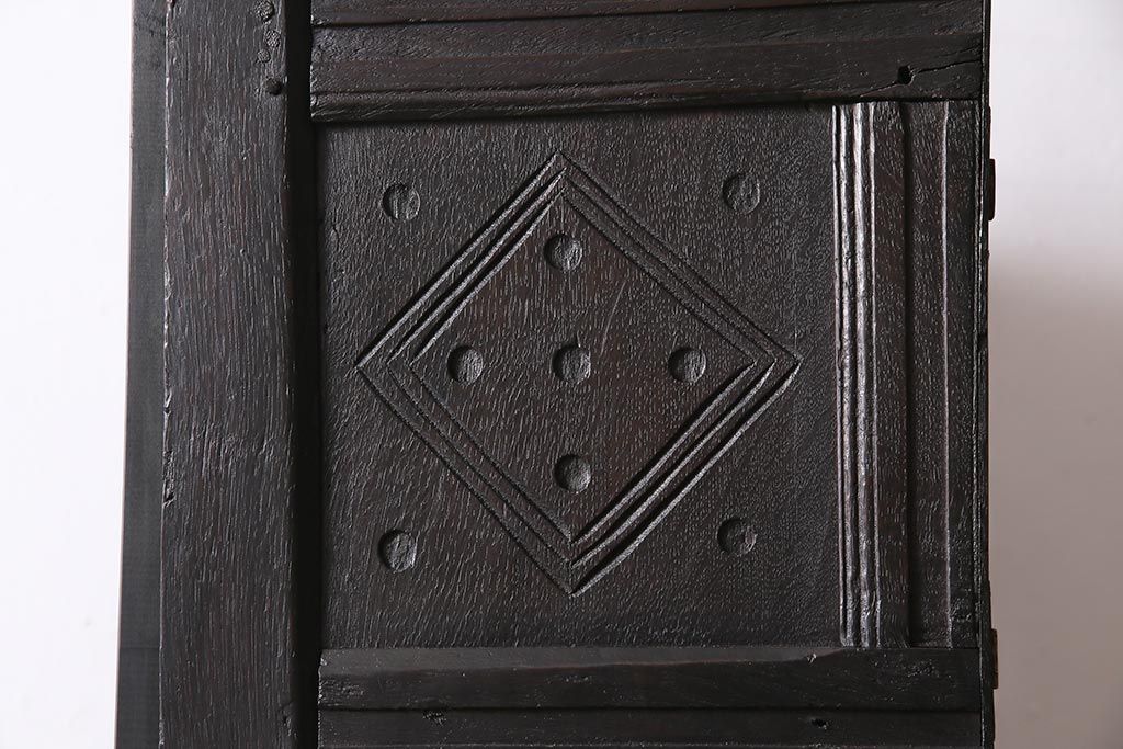 アンティーク家具　フランス　オーク材　豪華な彫りが目を惹くキャビネット(飾り棚、収納棚、戸棚)(R-045504)