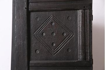 アンティーク家具　フランス　オーク材　豪華な彫りが目を惹くキャビネット(飾り棚、収納棚、戸棚)(R-045504)