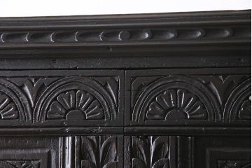 アンティーク家具　フランス　オーク材　豪華な彫りが目を惹くキャビネット(飾り棚、収納棚、戸棚)(R-045504)