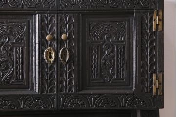 アンティーク家具　フランス　オーク材　豪華な彫りが目を惹くキャビネット(飾り棚、収納棚、戸棚)(R-045504)
