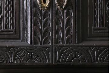 アンティーク家具　フランス　オーク材　豪華な彫りが目を惹くキャビネット(飾り棚、収納棚、戸棚)(R-045504)
