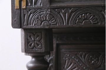 アンティーク家具　フランス　オーク材　豪華な彫りが目を惹くキャビネット(飾り棚、収納棚、戸棚)(R-045504)