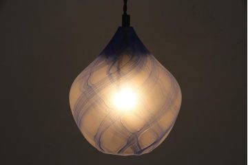 ヴィンテージ照明　海外製　つぼみのようなフォルムと淡いブルーが素敵なペンダントライト(吊り下げ照明、シェード、ビンテージ)(R-045508)