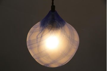 ヴィンテージ照明　海外製　つぼみのようなフォルムと淡いブルーが素敵なペンダントライト(吊り下げ照明、シェード、ビンテージ)(R-045508)