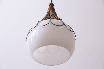 アンティーク照明　和製アンティーク　昭和初期　タッセル(飾り房)付き　丸い形が愛らしい吊り下げ照明(ペンダントライト、天井照明、電笠、シェード)(R-045509)