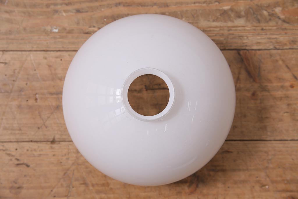 アンティーク照明　和製アンティーク　昭和初期　タッセル(飾り房)付き　丸い形が愛らしい吊り下げ照明(ペンダントライト、天井照明、電笠、シェード)(R-045509)