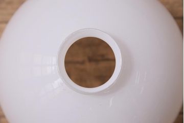 アンティーク照明　和製アンティーク　昭和初期　タッセル(飾り房)付き　丸い形が愛らしい吊り下げ照明(ペンダントライト、天井照明、電笠、シェード)(R-045509)