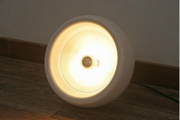 中古　深澤直人　Naoto Fukazawa　「Wan」　ホワイト　自由にポジショニングを変えられる照明(間接照明、床置き照明)(R-045511)