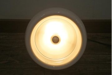 中古　深澤直人　Naoto Fukazawa　「Wan」　ホワイト　自由にポジショニングを変えられる照明(間接照明、床置き照明)(R-045511)