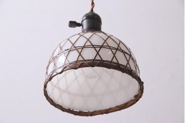 レトロ照明　昭和初期　和の味わい溢れる竹編みのシェードのペンダントライト(電笠、天井照明)(R-045513)