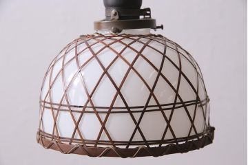 レトロ照明　昭和初期　和の味わい溢れる竹編みのシェードのペンダントライト(電笠、天井照明)(R-045513)