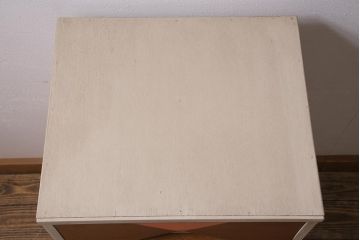 アンティーク家具　昭和中期　レトロな雰囲気のペイントが可愛らしいチェスト(引き出し、サイドチェスト)(R-045514)