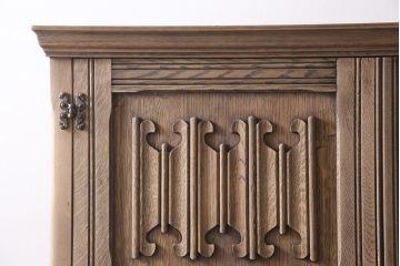 イギリスヴィンテージ　ストリップド(剥離)　HEATHLAND Furniture オーク材　虎斑が目を惹くワードローブ(洋服タンス、衣装タンス、ビンテージ)(R-045520)