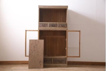 アンティーク家具　昭和初期　ストリップド(剥離)　すっきりとした佇まいのレトロなガラス戸棚(収納棚、食器棚、キャビネット)(R-045532)