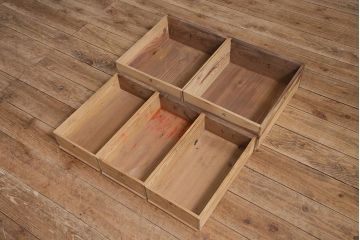 アンティーク家具　昭和初期　ストリップド(剥離)　すっきりとした佇まいのレトロなガラス戸棚(収納棚、食器棚、キャビネット)(R-045532)