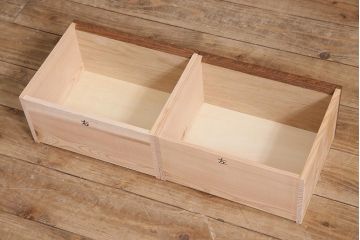 ラフジュ工房オリジナル　無垢材使用　シンプルで使い勝手の良いレトロな薄型ブックシェルフ(収納棚、本棚、ウッドシェルフ)(R-045534)