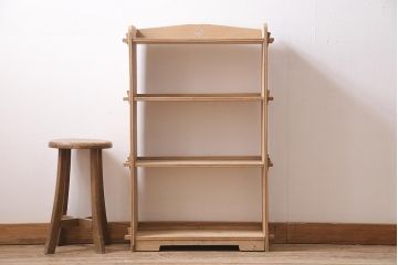 アンティーク家具　昭和初期　ストリップド(剥離)　栓材　楔式　透かしがおしゃれな本棚(飾り棚、シェルフ)(R-045558)
