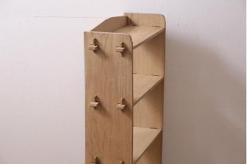 アンティーク家具　昭和初期　ストリップド(剥離)　栓材　楔式　透かしがおしゃれな本棚(飾り棚、シェルフ)(R-045558)