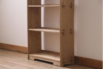 アンティーク家具　昭和初期　ストリップド(剥離)　栓材　楔式　透かしがおしゃれな本棚(飾り棚、シェルフ)(R-045558)