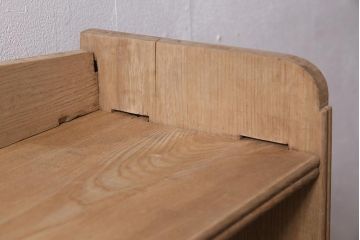 アンティーク家具　昭和初期　ストリップド(剥離)　栓材　楔式　透かしがおしゃれな本棚(飾り棚、シェルフ)(R-045558)