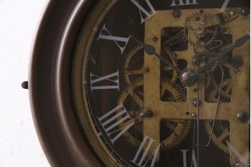アンティーク時計　明治　SEIKOSHA(精工舎、セイコー)　ゼンマイ式　四ツ丸　古い質感が味わい深いだるま時計(掛時計、柱時計、振り子時計)(R-045562)