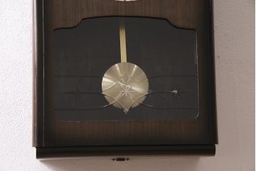 アンティーク時計　昭和レトロ　SEIKO(セイコー)　30DAY　電池式　金色の文字がお洒落な柱時計(掛け時計)(R-045565)